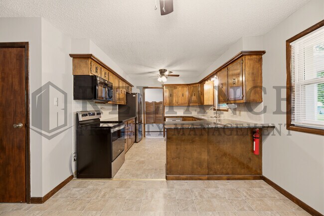 Building Photo - 428 Peach Tree Ln