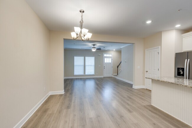 Building Photo - 2029 Serenity St
