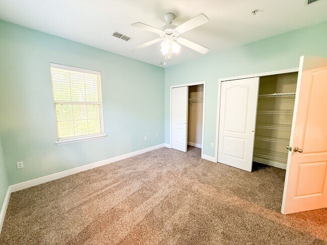 Building Photo - Chase Hollow #46