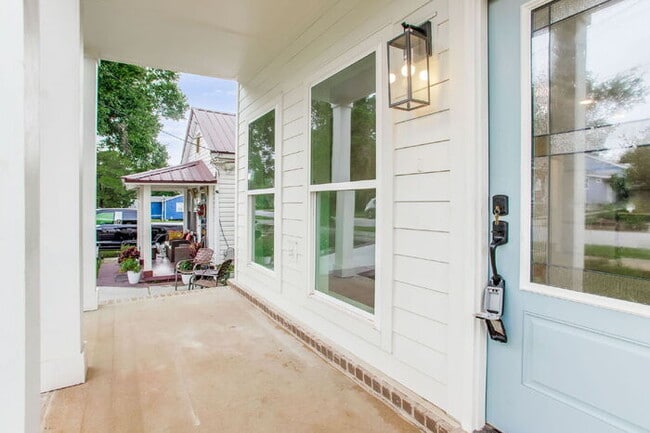 Building Photo - Build in 2025, 3 bed 3 bath near downtown!