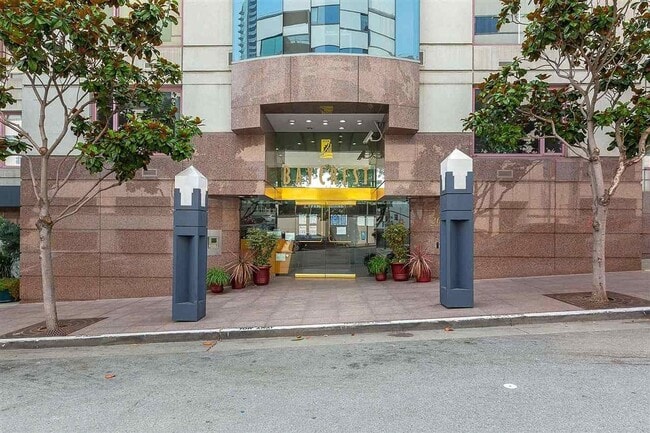 Primary Photo - Newly Remodeled 1 Bed, 1 Bath Condo with O...