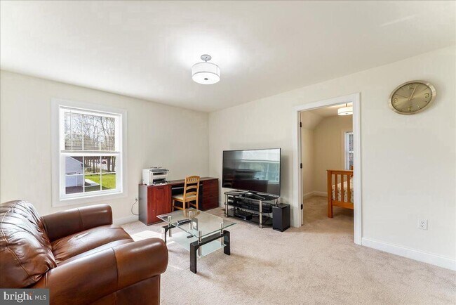 Building Photo - 321 Middletown Rd