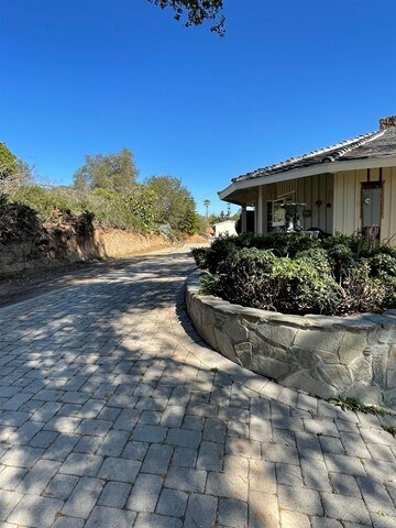 Building Photo - 3639 La Canada Rd