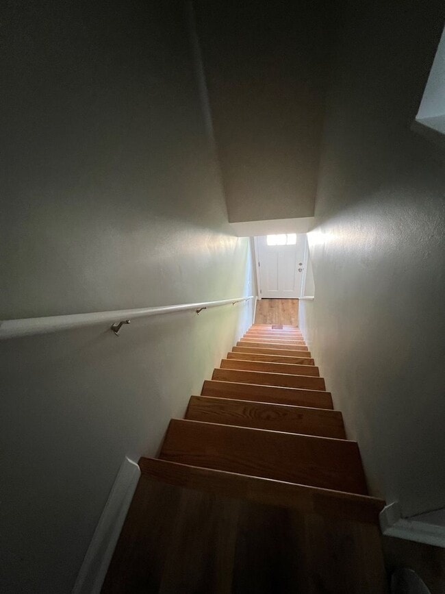 Building Photo - 2 Bedroom/1.5 Bath Townhouse Kingsport TN