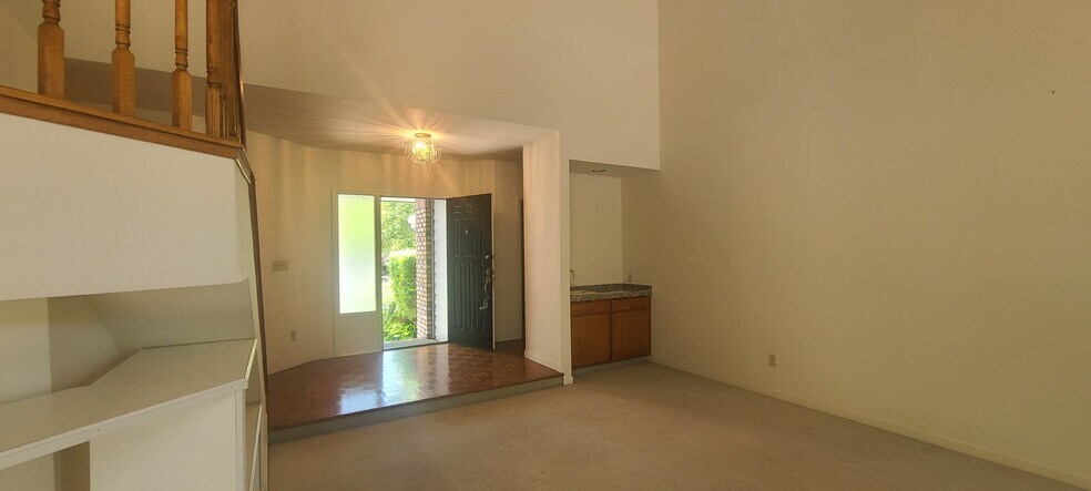 Building Photo - 211 Kingswood Ct