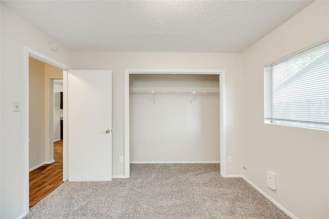 Building Photo - 6900 Branchwood Dr