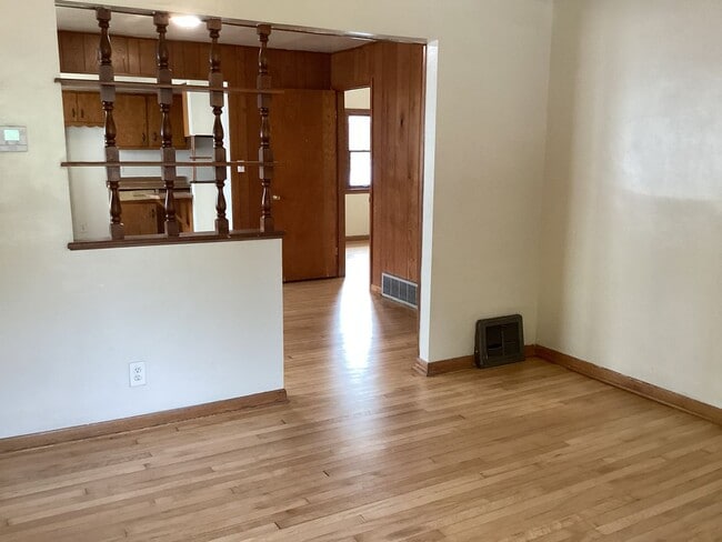 Building Photo - 4 Bedroom Single Family