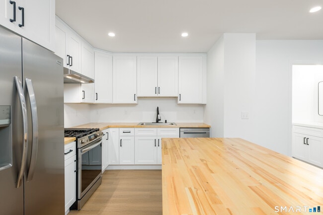 Building Photo - 28 Townsend St