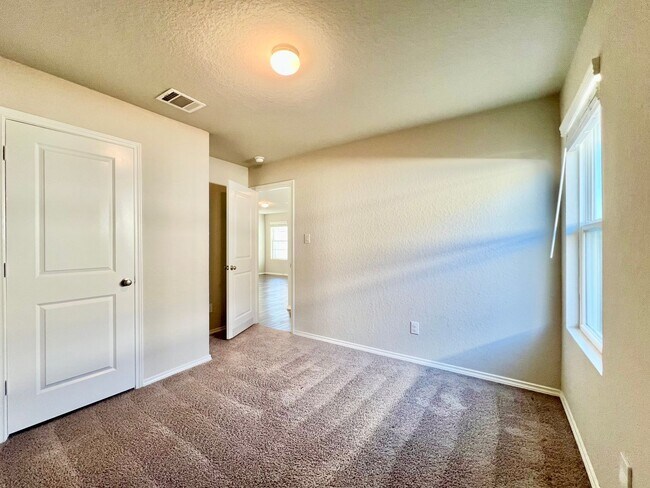 Building Photo - Charming Single-Story Home in Amenity-Rich Community