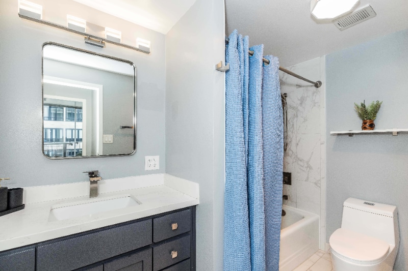 Building Photo - 1998 Broadway