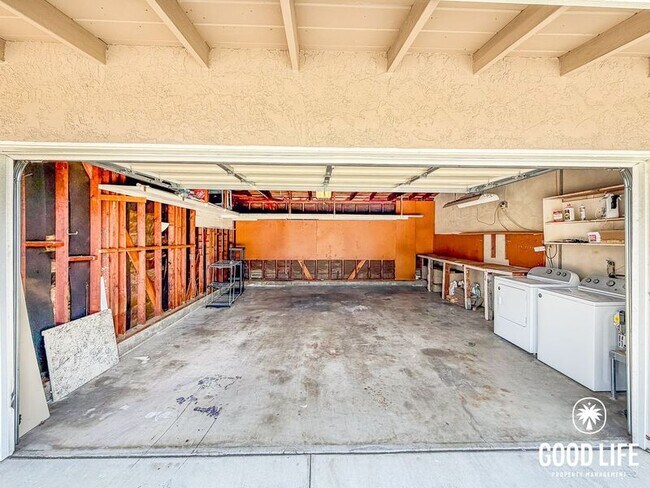 Building Photo - 8051 San Carlos Dr