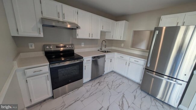 Building Photo - 16303 Taconic Cir