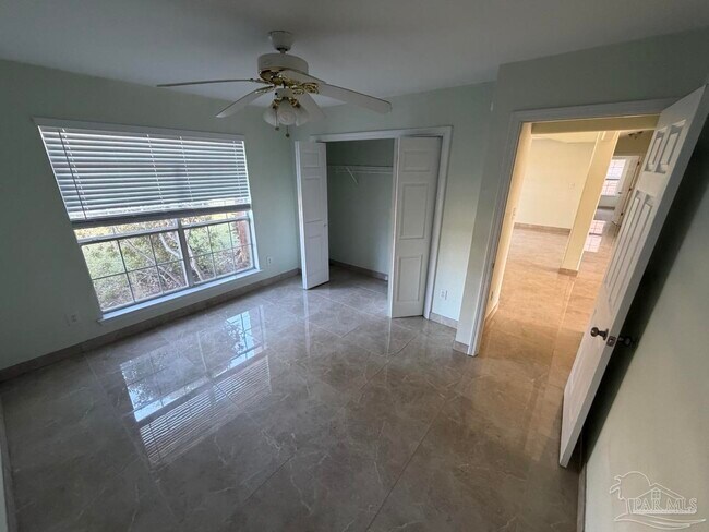 Building Photo - 10 Arapaho Dr