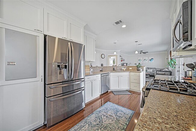 Building Photo - 2319 Roy Cir