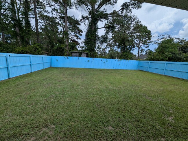 Building Photo - 2266 Paloma St