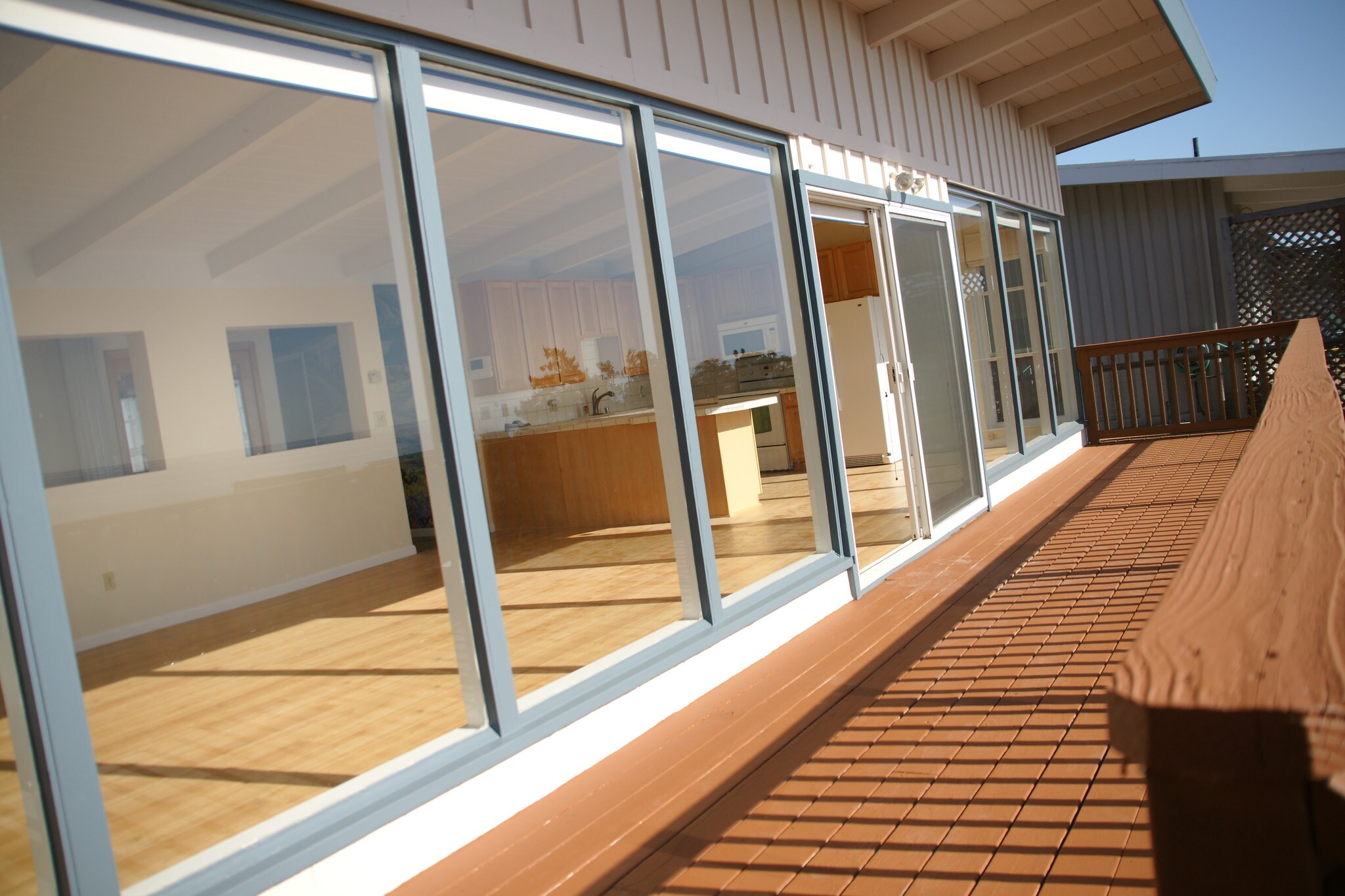 Building Photo - 220 Shoreview Dr