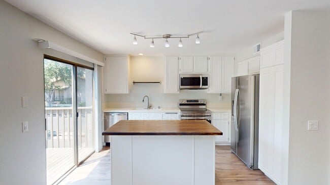 Building Photo - Beautiful 2 Primary Bedroom in Turtle Rock...