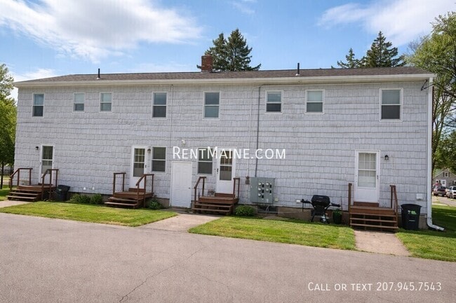 Building Photo - 19 Hemlock St