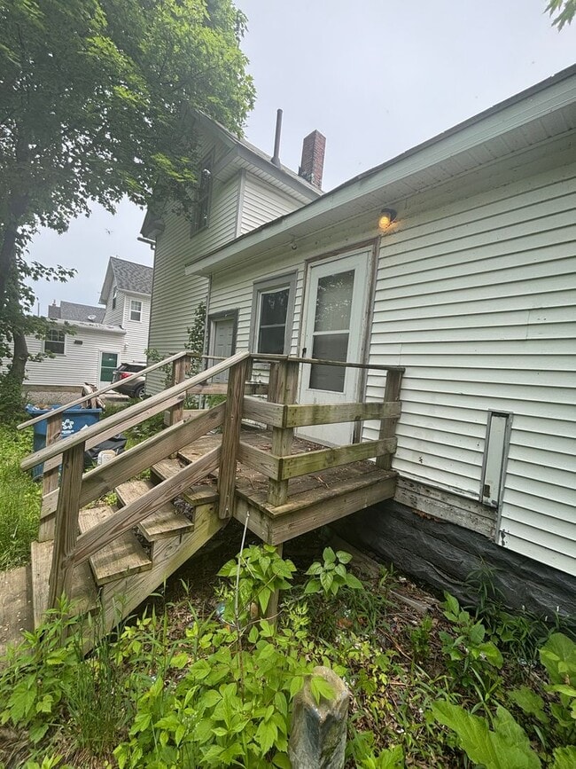 Building Photo - Section 8 Accepted - Spacious 4br/2ba Home