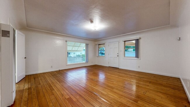 Building Photo - PURE Property Management -  Charming 2BR/1...