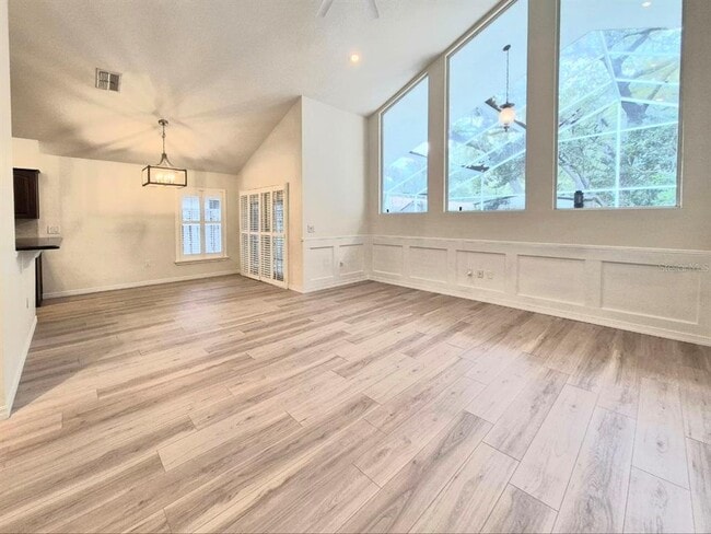 Building Photo - 2214 Green Oaks Ln