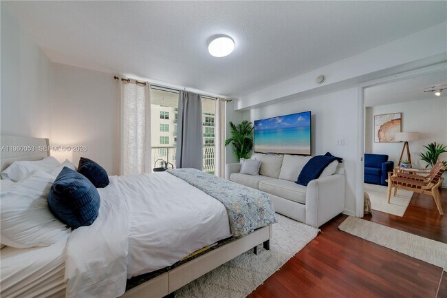 Building Photo - 1200 Brickell Bay Dr