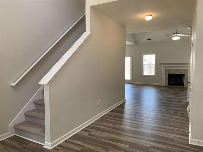 Building Photo - 2641 Sedgeview Ln NE
