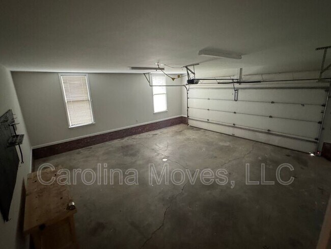 Building Photo - 102 W Field Sparrow Ct