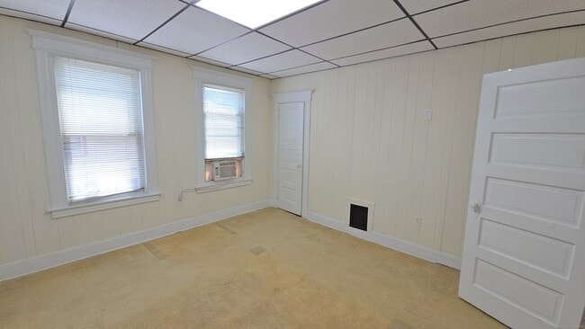 Building Photo - 21 Oakwood St