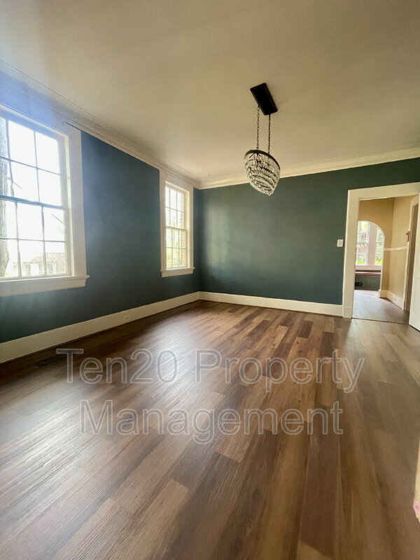 Building Photo - 1818 Slade Dr