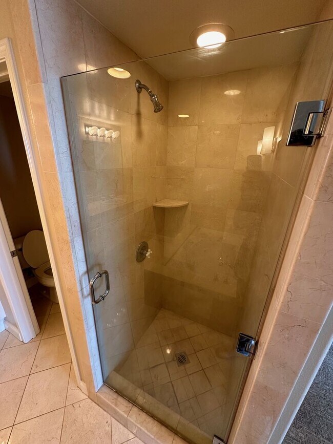 Building Photo - Beachfront Oasis - 3 bed 2 bath in Alamitos Beach with Parking