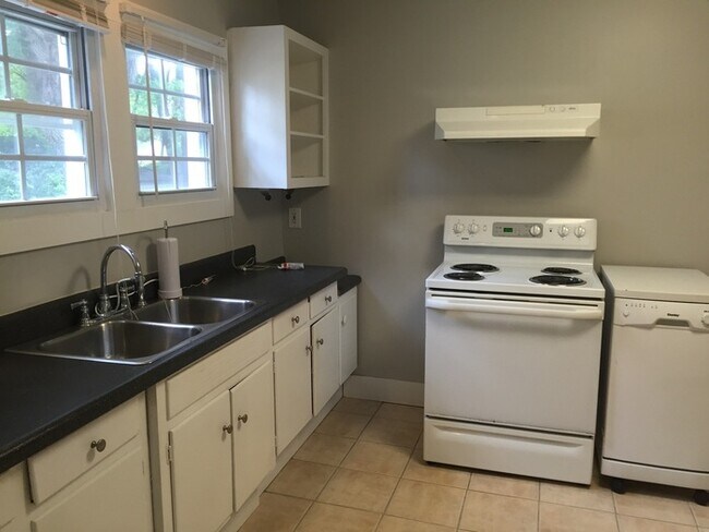 Building Photo - Wedgewood Houston!!!  3 Bed 1 Bath House Convenient to Belmont, Lipscomb & Vandy!