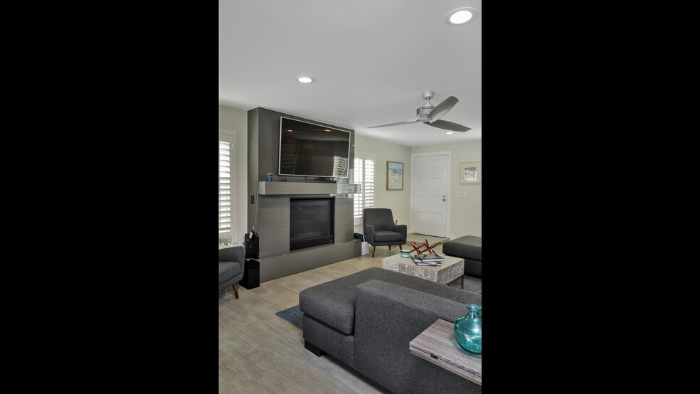 Building Photo - 1401 Pacific Beach Dr