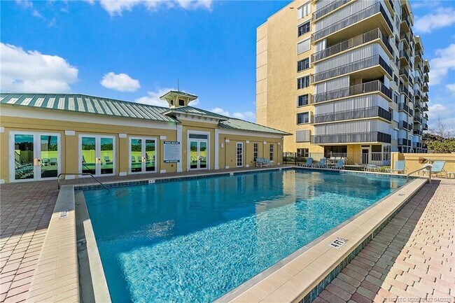 Building Photo - 7370 S Ocean Dr