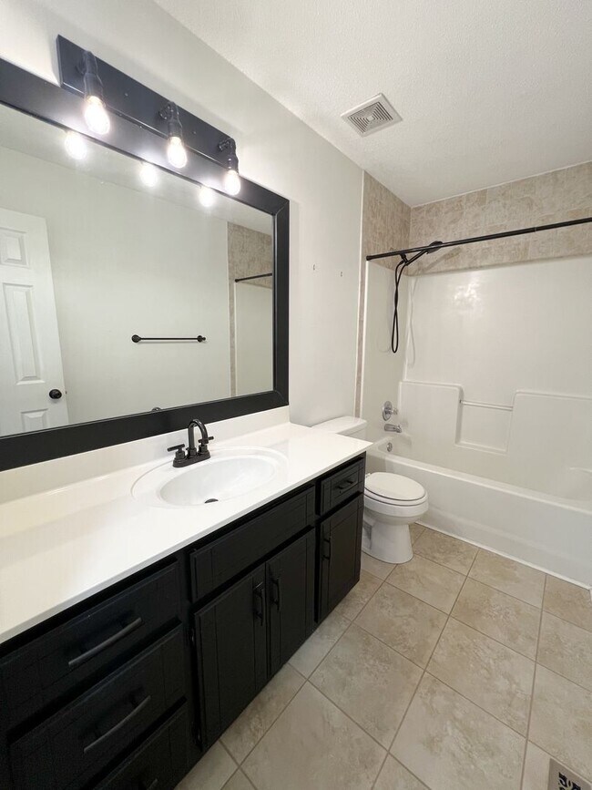 Building Photo - Beautiful Single-Family Home! Bonus Room, ...
