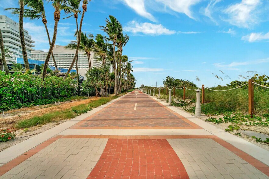 Building Photo - 4401 Collins Ave