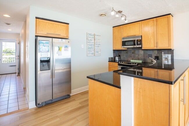 Building Photo - PERFECT OFF-SEASON OCEANFRONT ONE BEDROOM RETREAT