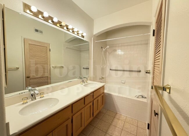 Building Photo - 12640 Springbrook Dr