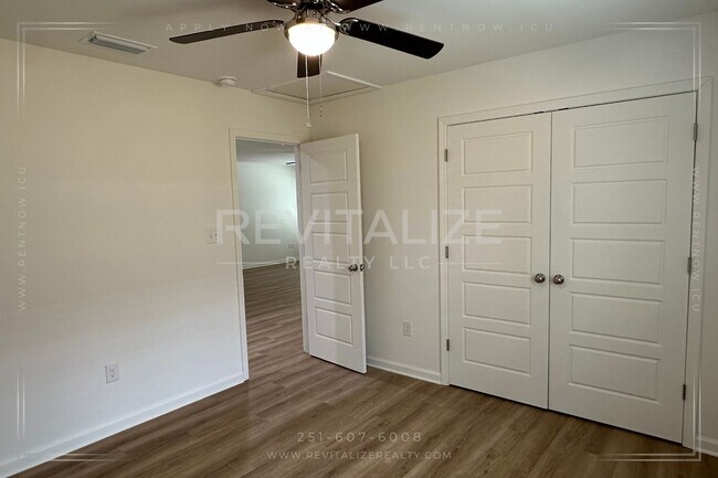 Building Photo - **OPEN HOUSE 08/17 1-3PM** 4 Bed/2 Bath Ho...