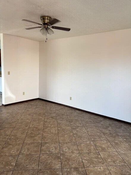 Building Photo - 1029 S 200 W