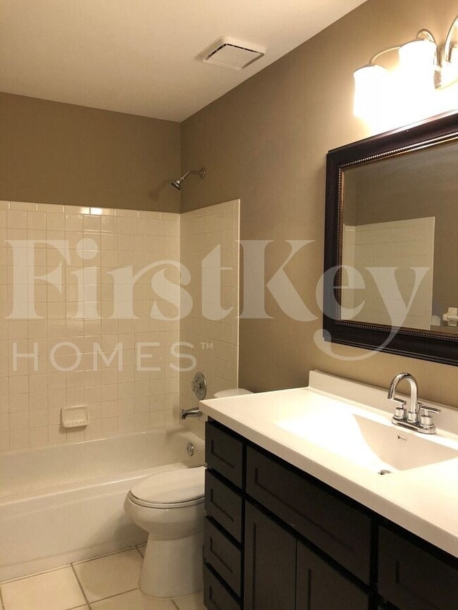 Building Photo - 16727 N Fork Ridge Dr
