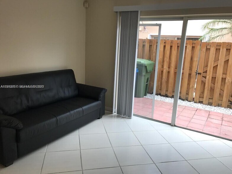 Building Photo - 165 Riviera Cir