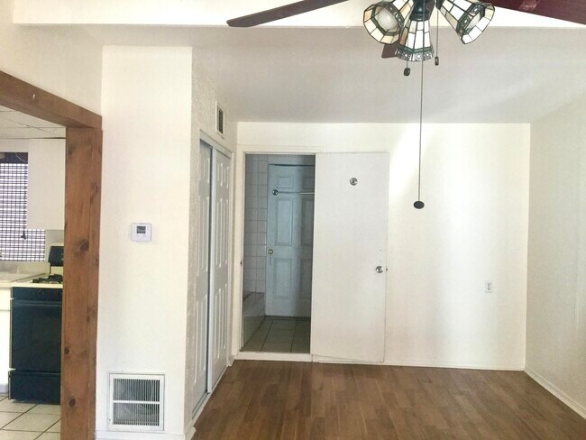 Building Photo - 52162 Avenida Velasco