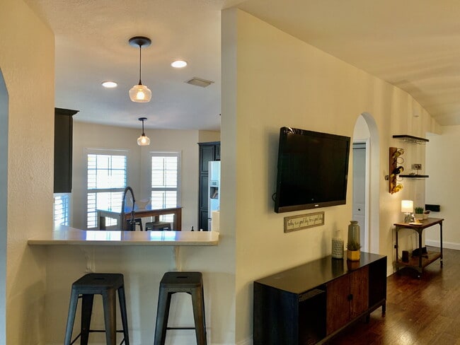 Building Photo - Beautiful Furnished Condo in Coconut Shores VIII