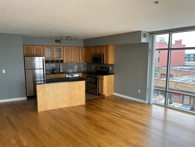 Building Photo - 2222 Detroit Ave #512