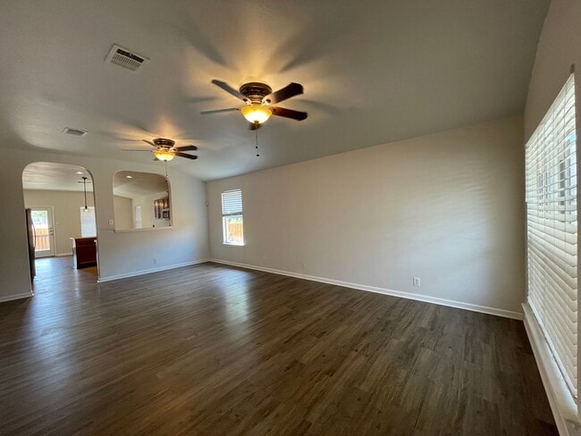 Building Photo - Home for rent