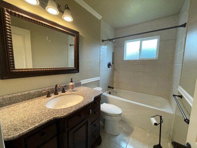 Building Photo - Beautiful 2 Bedroom Home on Spacious Corner Lot
