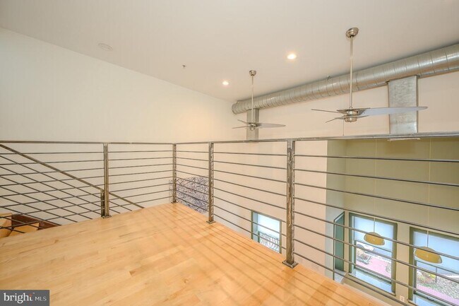 Building Photo - 1328 Maryland Ave NE