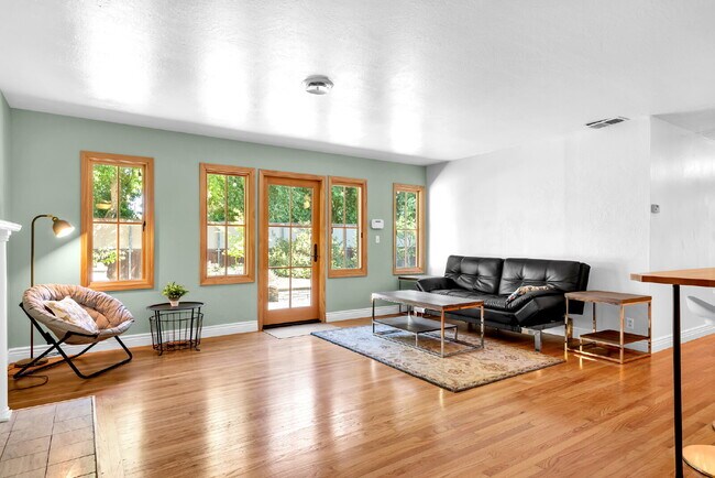 Building Photo - Discover the heart of central Davis living