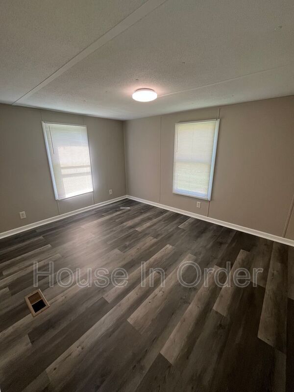 Building Photo - 9 Tre Ln